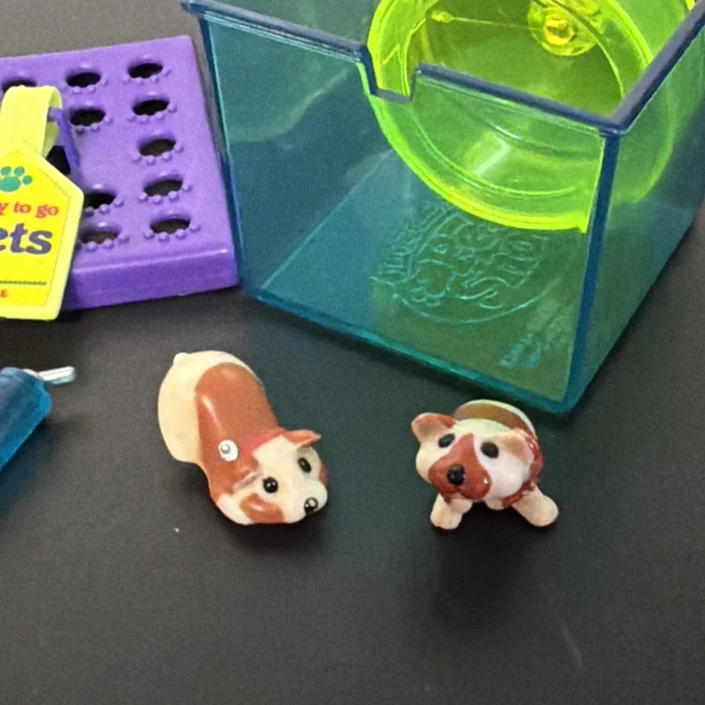 VTG Kenner 1992 Littlest Pet Shop Hurrying Hamster with Two Hamsters in House